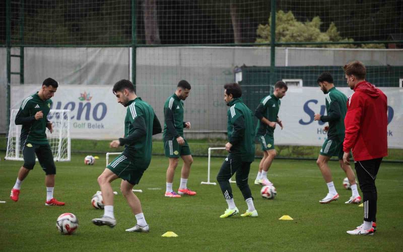 Esenler Erokspor, Antalya’daki devre arası çalışmalarını tamamladı
