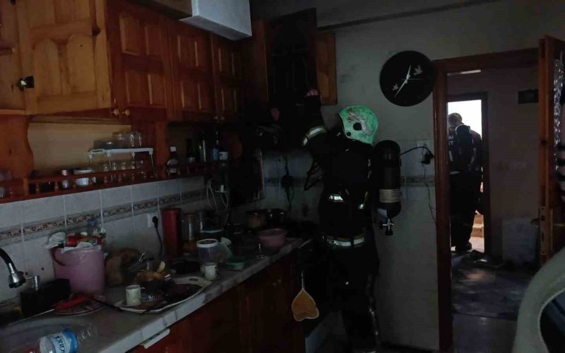Ocakta unutulan fritöz itfaiyeyi alarma geçirdi
