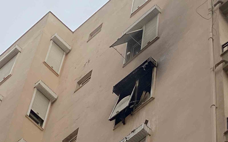 Apartman dairesindeki yangın korkuttu
