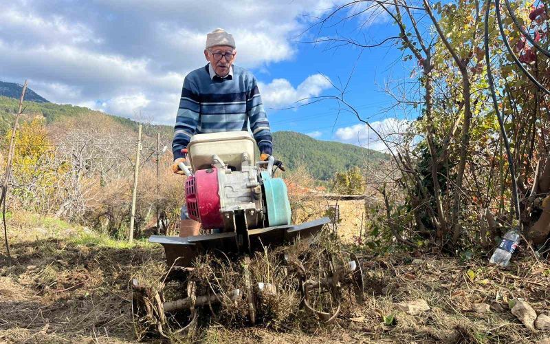 Antalya’da 82 yaşındaki yeminli mali müşavirden köy hayatına örnek proje
