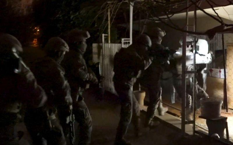 Antalya’da 20 ayrı adrese 150 personelle eş zamanlı operasyon

