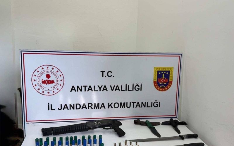 Kepez’de jandarmadan ruhsatsız silah operasyonu
