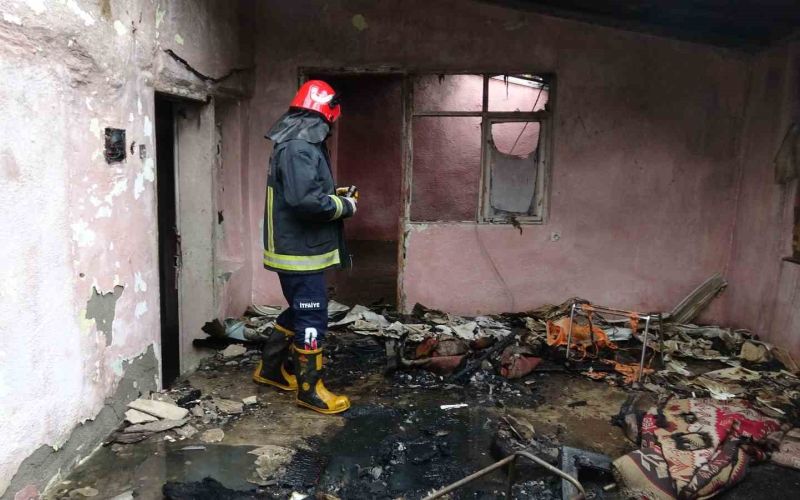 Antalya’da gecekonduda yangın
