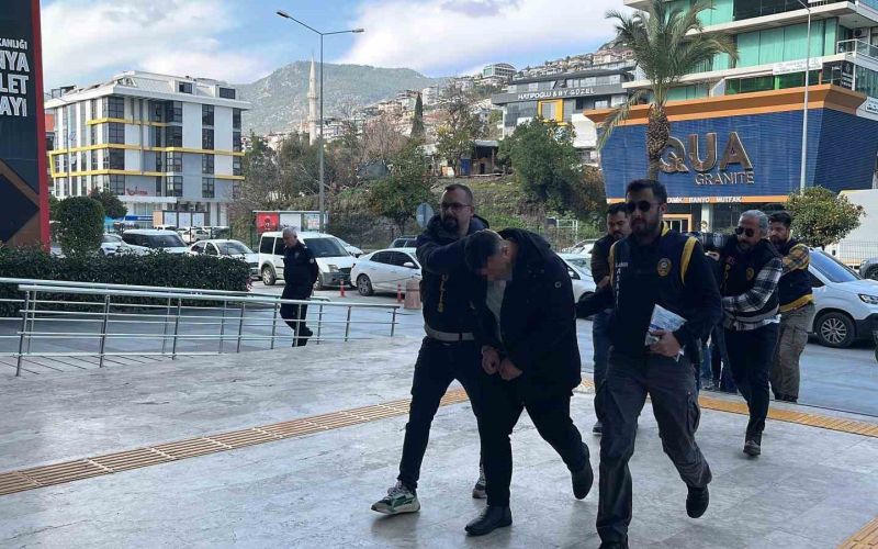 Bıçak ve zincirlerin kullanıldığı kavganın şüphelileri adliyeye sevk edildi
