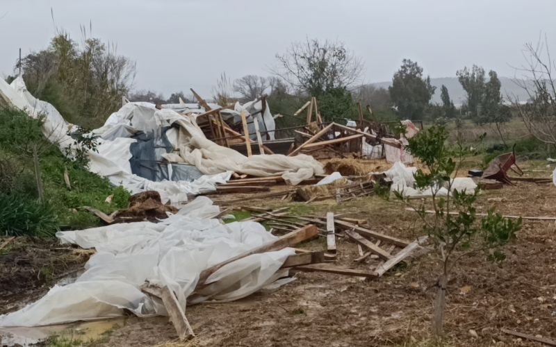 Manavgat’ta hortum 300 dönümlük alanda seraları yerle bir etti
