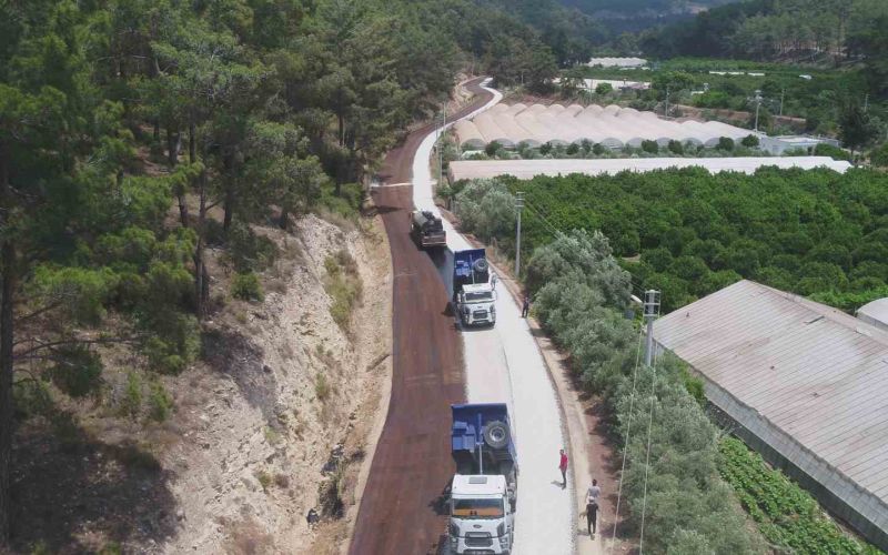 Antalya Büyükşehir’den kırsal mahalle yollarına 759 milyar 505 milyon TL’lik yatırım
