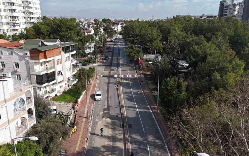 Yağış sonrası bozulan yollar onarılıyor
