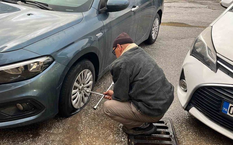 Bisikletli magandalar sürücülerin kabusu oldu: Araçların lastiklerini kesip tuvalete zarar verdiler
