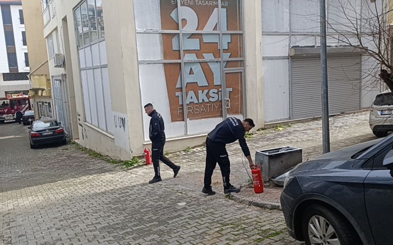 İtfaiyeye park engeli: İtfaiye erleri yangına tüplerle koşarak müdahale etti
