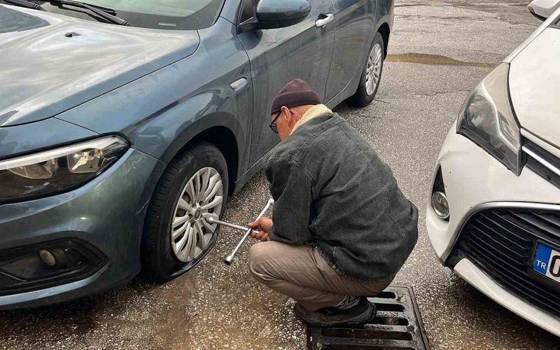 Alanya’da araçların lastiklerini kesen, tuvalete zarar verip, marketten yiyecek ve içecek alan 3 şüpheli yakalandı
