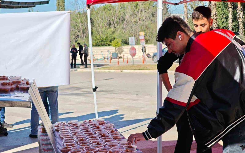 Kepez’de trafik kazasında hayatını kaybeden AÜ öğrencileri için lokma hayrı
