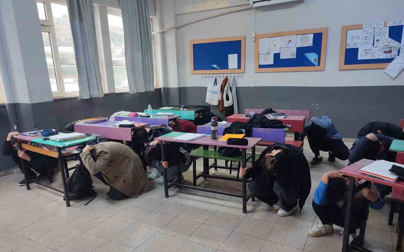 Antalya’da gerçeğini aratmayan deprem ve yangın tatbikatı
