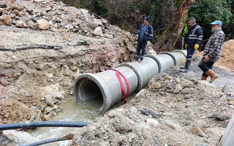 Alanya’da tıkanan menfezler Büyükşehir ekiplerince açıldı
