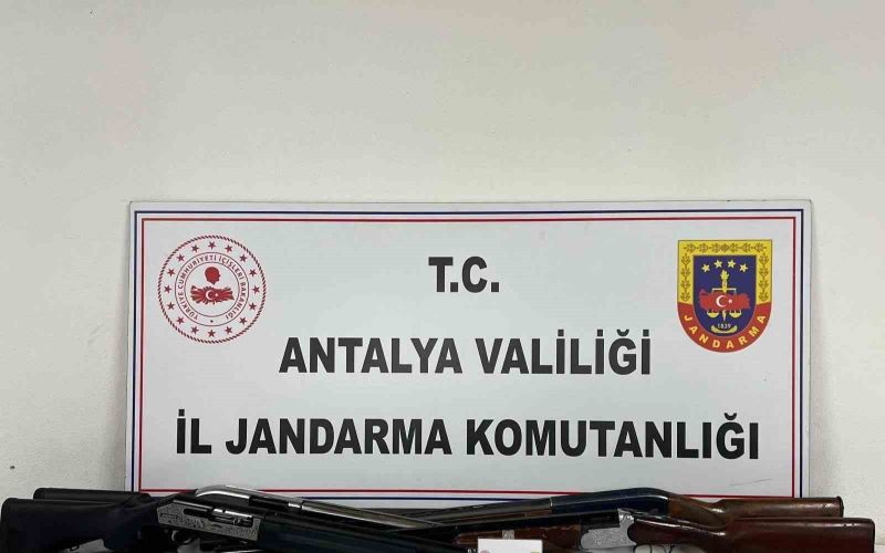 Antalya’da ruhsatsız 4 av tüfeği ele geçirildi
