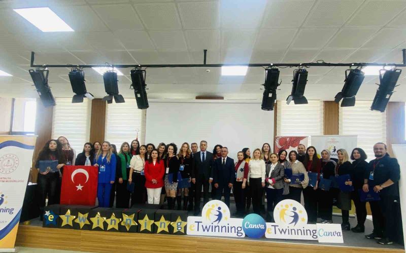 Aksu’da öğretmenlere dijital dönüşüm konusunda uygulamalı eğitim
