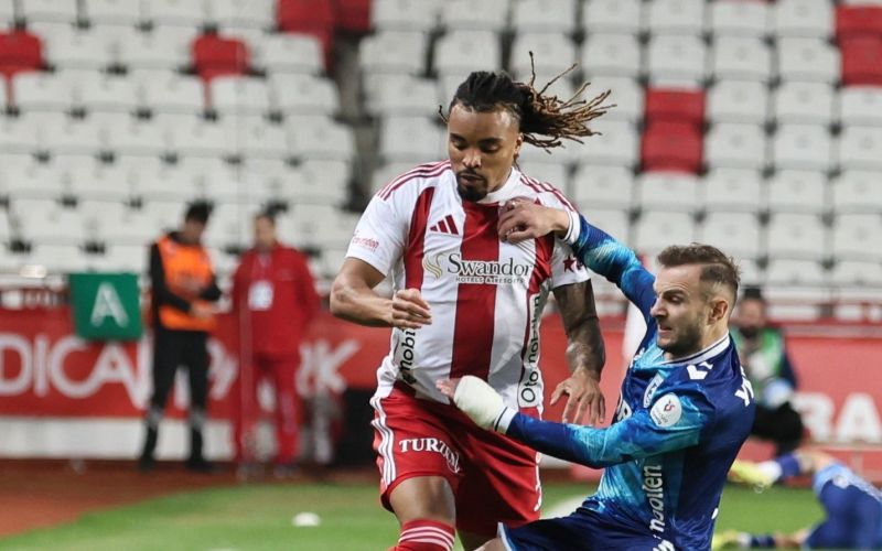Trendyol Süper Lig: Antalyaspor: 2 - Samsunspor: 0 (İlk yarı)
