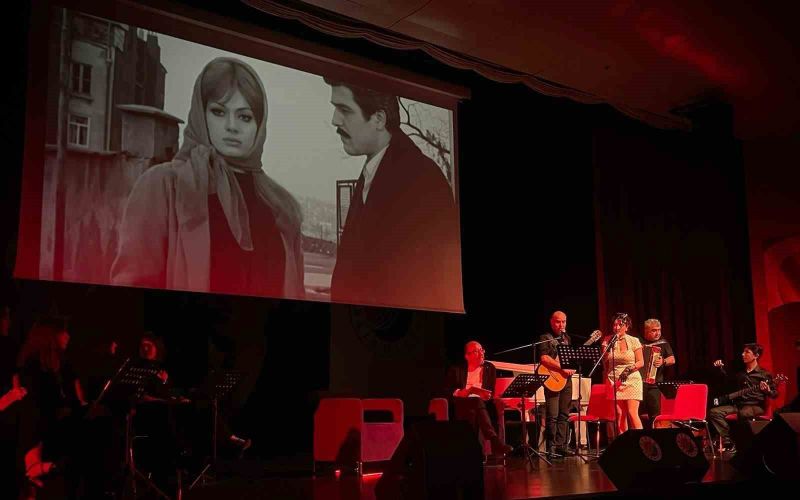 Kepez’de 14 Şubat sanatla kutlandı
