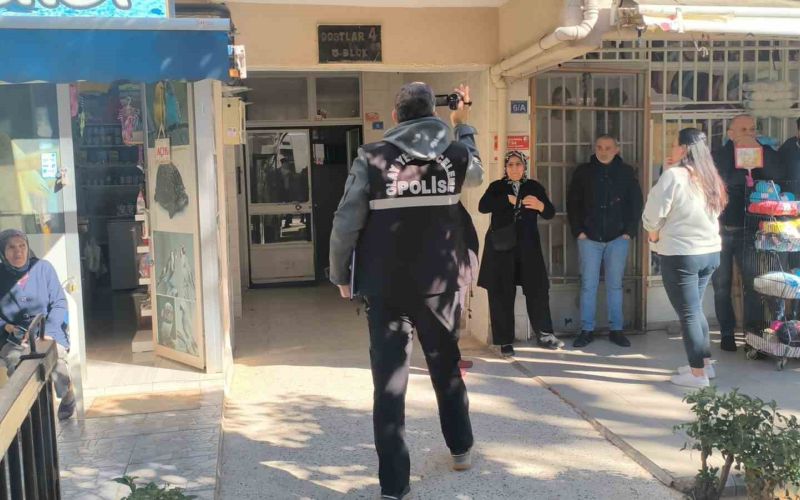 Yanındaki kadını öldürüp aynı silahla intihar etti
