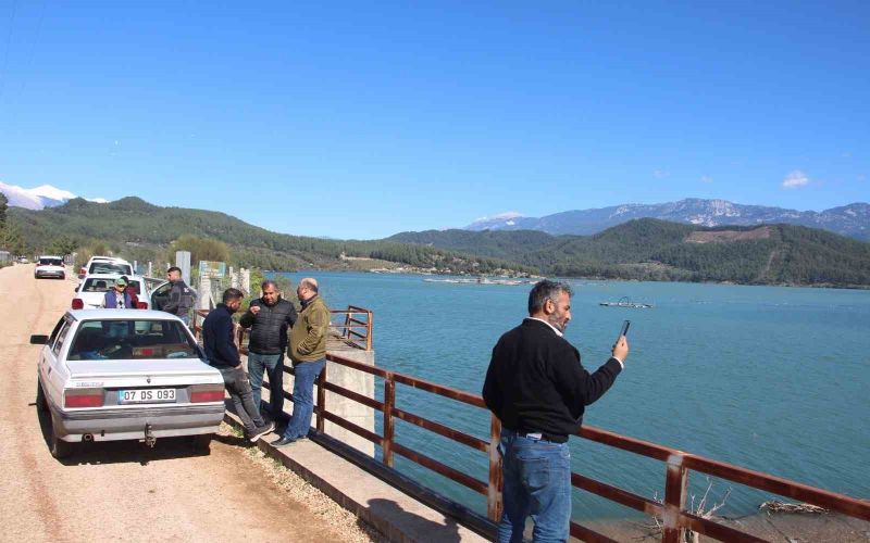 Alakır Barajı 3 yıl aradan sonra doldu taştı, üretici bayram etti
