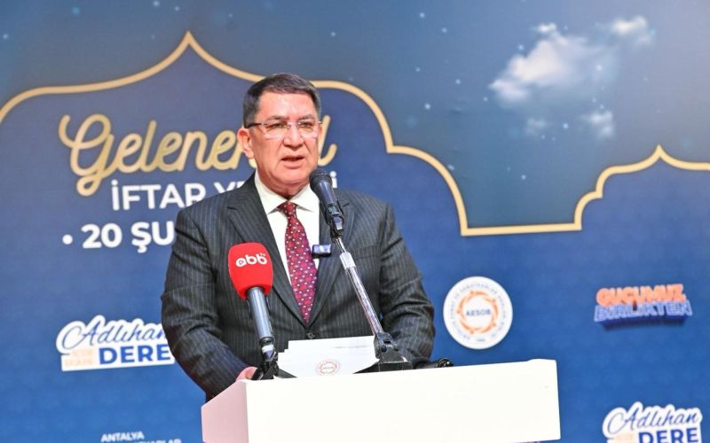 Antalya protokolü ve oda başkanları iftarda buluştu
