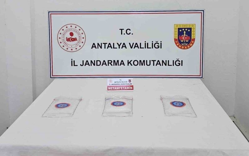 Antalya’da 1 kilo 810 gram uyuşturucu madde ele geçirildi
