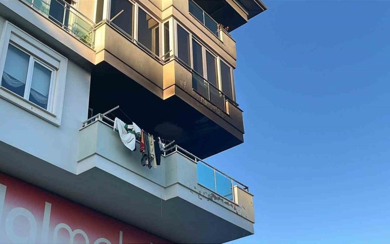 Alanya’da apartman balkonunda çıkan yangın korkuttu
