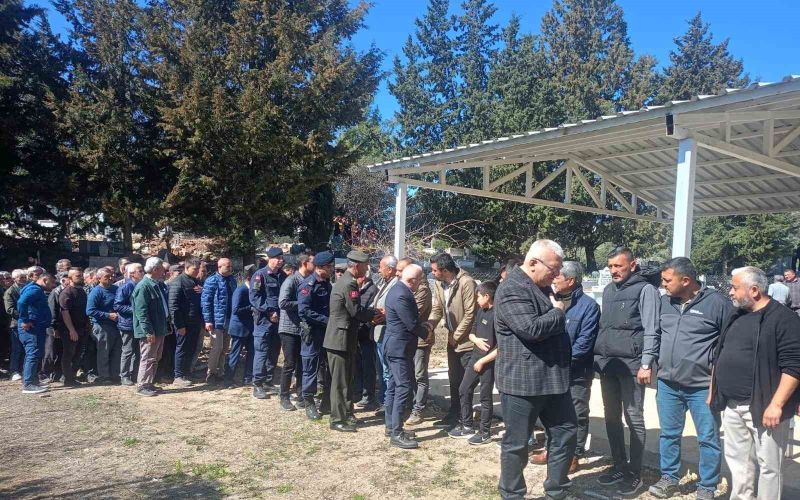 Kıbrıs gazisi törenle toprağa verildi
