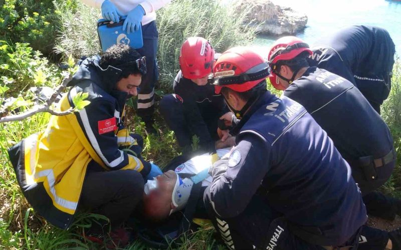 İncir ağacı hayatını kurtardı:  Falezlerde 20 metre yükseklikten düşen adam yaralandı
