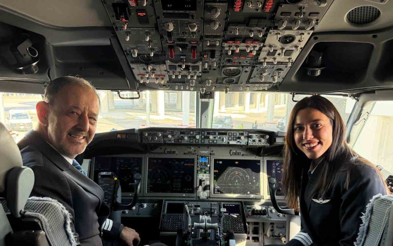 Baba ve kız aynı kokpitte: 42 yıllık pilot gökyüzüne kızıyla veda etti
