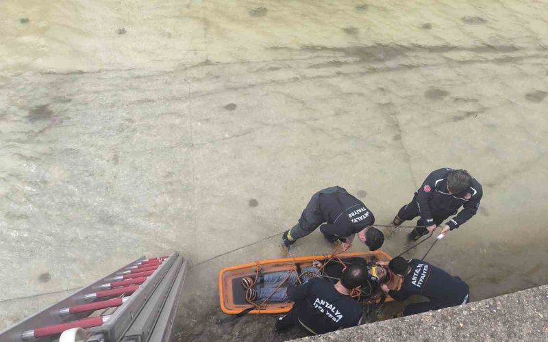 Alanya’da çaya düşen şahıs ekipler tarafından kurtarıldı
