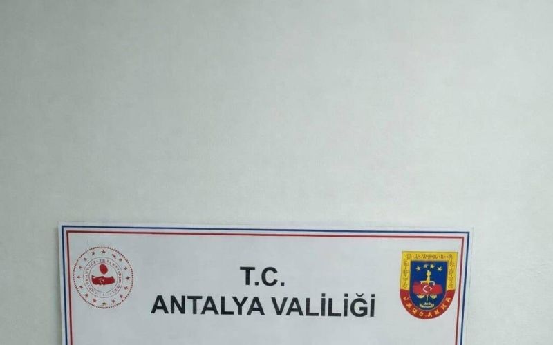 Antalya’da 160 litre etil alkol, tabanca ve pompalı tüfek ele geçirildi
