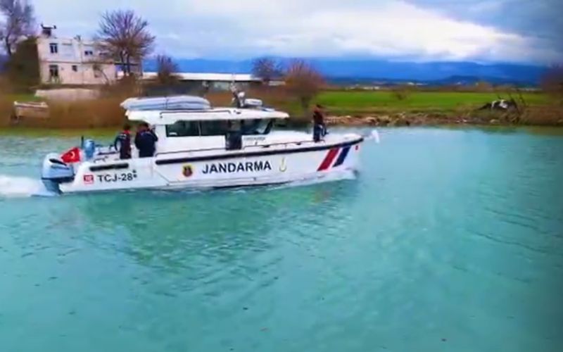 Manavgat’ta jandarmadan deniz ve ırmakta bayram mesaisi
