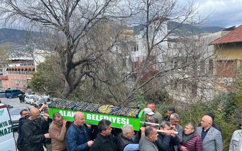 Hayatını kaybeden gazeteci Fazıl Tunç son yolculuğuna uğurlandı
