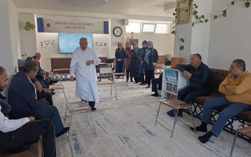 Kutsal yolculuk öncesi hacı adaylarına eğitim
