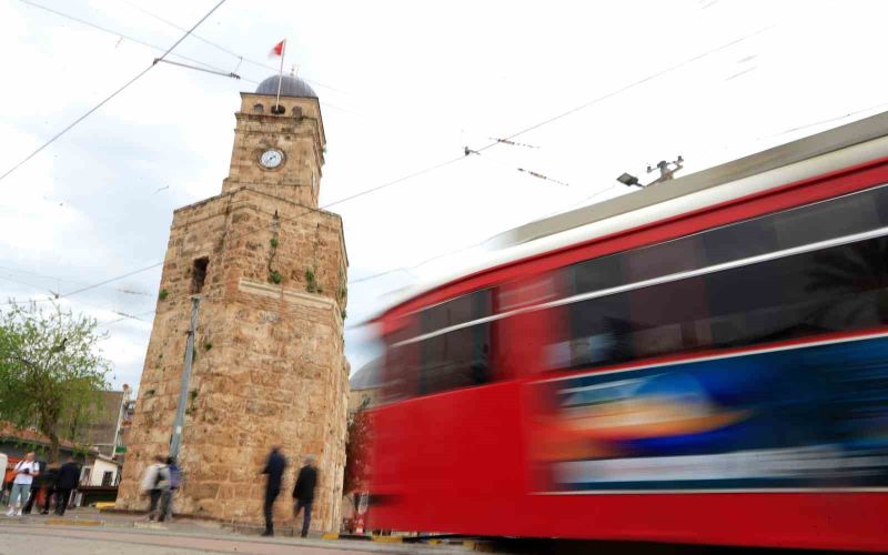 Antalya’da tarihi Saat Kulesi’nde zaman bir kez daha durdu
