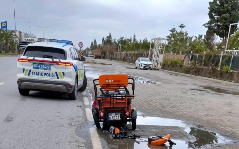 Vinçle çarpışan elektrikli motosikletin Rus uyruklu sürücüsü hayatını kaybetti
