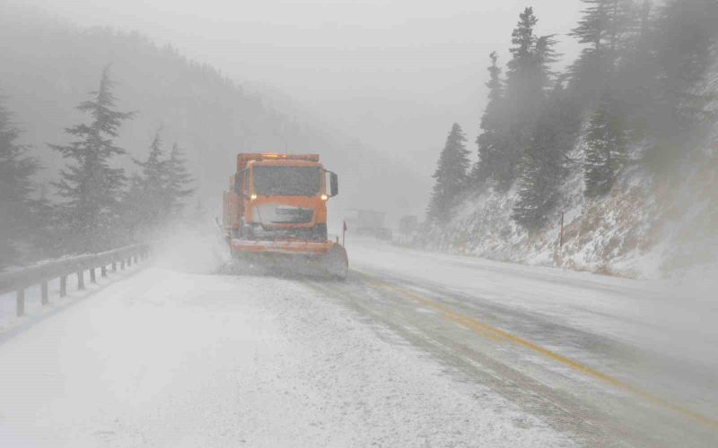 Antalya-Konya karayolunda kar yağışı başladı
