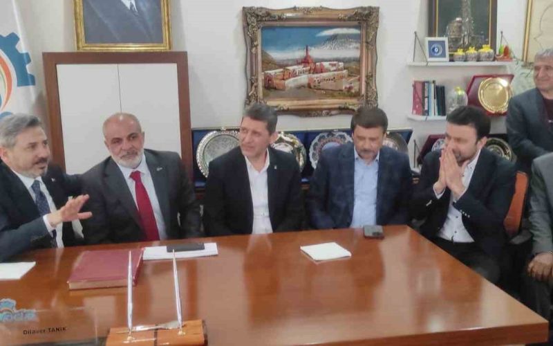 Bakan Yardımcısı Ahmet Aydın Doğu ve Güneydoğu İş Adamları ile bir araya geldi
