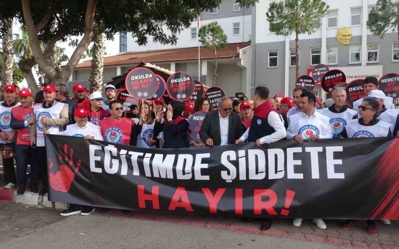 Antalya’da okullara yapılan saldırılar protesto edildi
