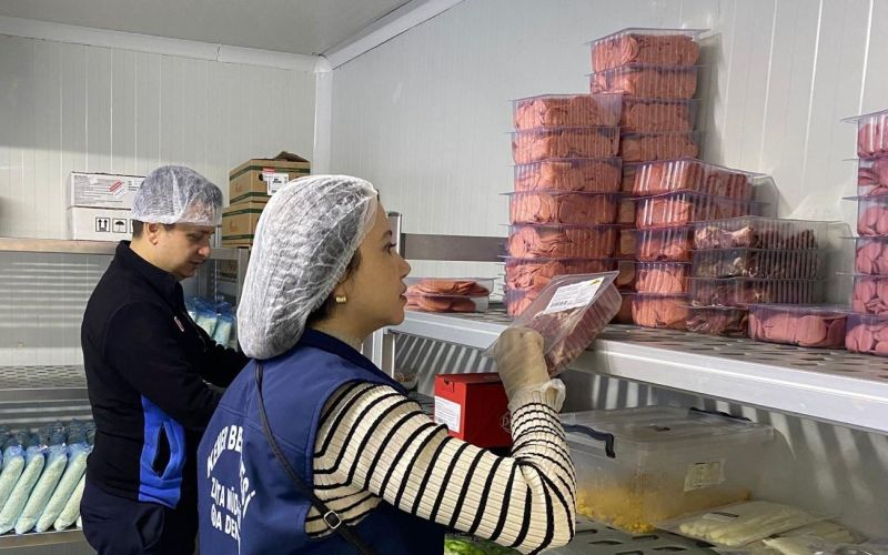 Kemer’de zabıtadan restoran ve kafe denetimi
