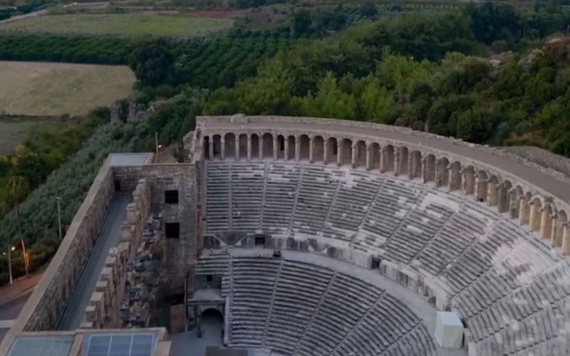 Fiziksel engelli bireyler Aspendos Antik Tiyatrosu’nu VR gözlükleri ile sanal ortamda gezdi
