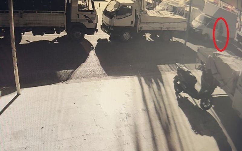 Antalya’da üzerinde anahtarı unutulan biber yüklü kamyonet terk edilmiş halde bulundu
