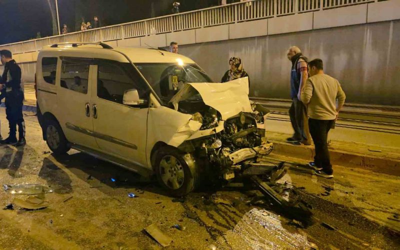 Antalya’da 11 araçlı zincirleme kaza: 1 yaralı
