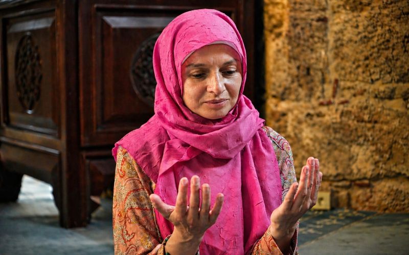 Ukraynalı yoga eğitmeni Lena, Müslüman olup Meryem ismini aldı
