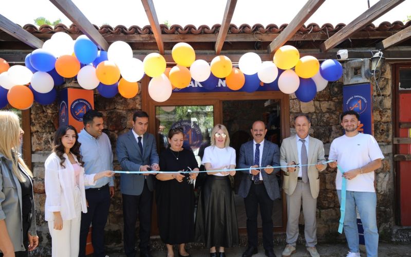 Akdeniz Üniversitesi logolu ürünler mağazası açıldı
