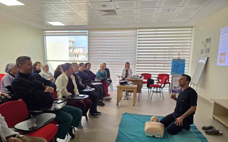 Gazipaşa Devlet hastanesinde personele temel yaşam desteği eğitimi
