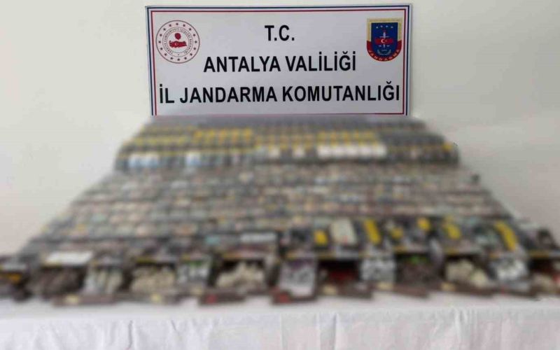 Manavgat’ta 5 bin paket kaçak sigara ele geçirildi
