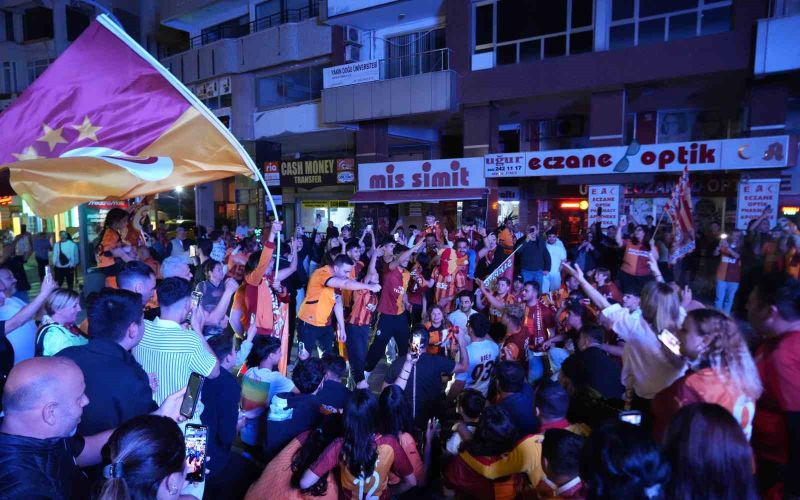 Galatasaray’ın şampiyonluğu Antalya’da kutlandı
