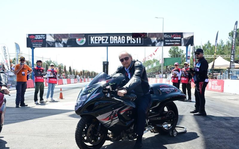 Kepez Belediye Başkanı Kocagöz, hız tutkunlarının heyecanına ortak oldu
