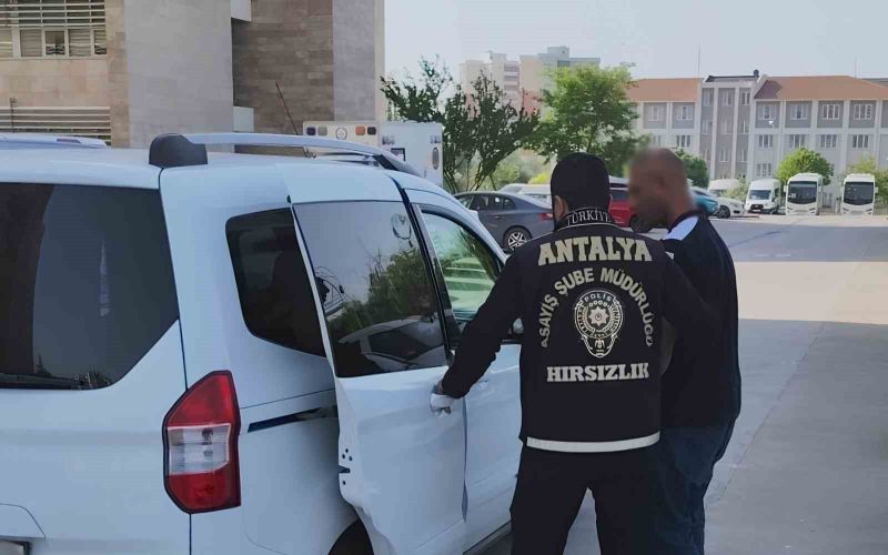 Antalya’da 410 bin lira değerinde ziynet eşyası çalan hırsız yakalandı
